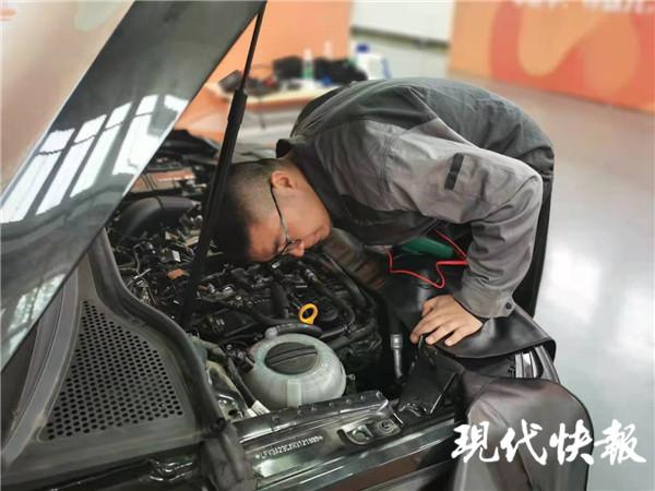 小時候拆壞汽車被打,00后大學生“修汽車”奪冠